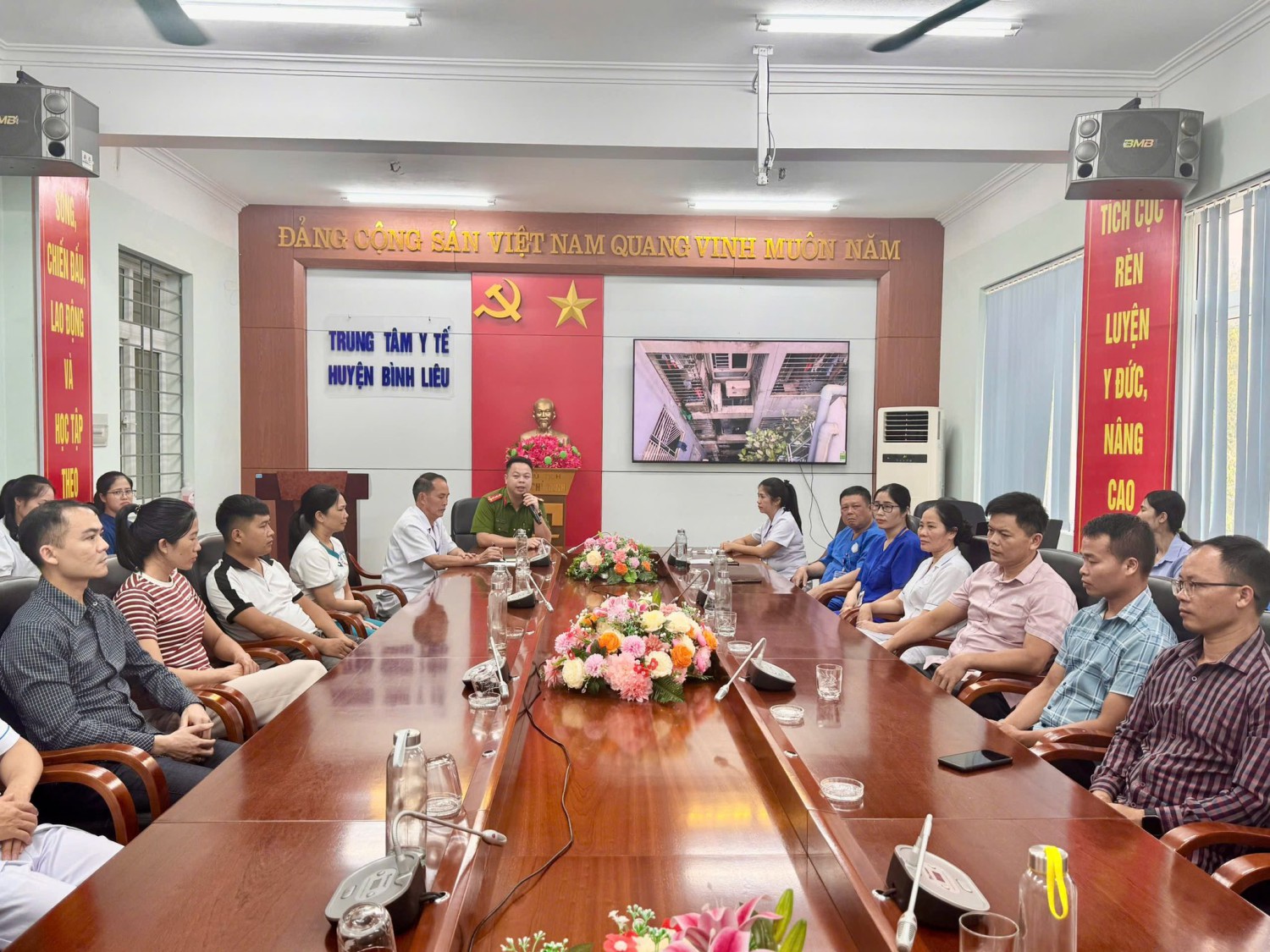 TRUNG TÂM Y TẾ HUYỆN BÌNH LIÊU PHỐI HỢP VỚI CÔNG AN TỈNH QUẢNG NINH TỔ CHỨC DIỄN TẬP PHƯƠNG ÁN PHÒNG CHÁY, CHỮA CHÁY VÀ CỨU NẠN, CỨU HỘ NĂM 2025